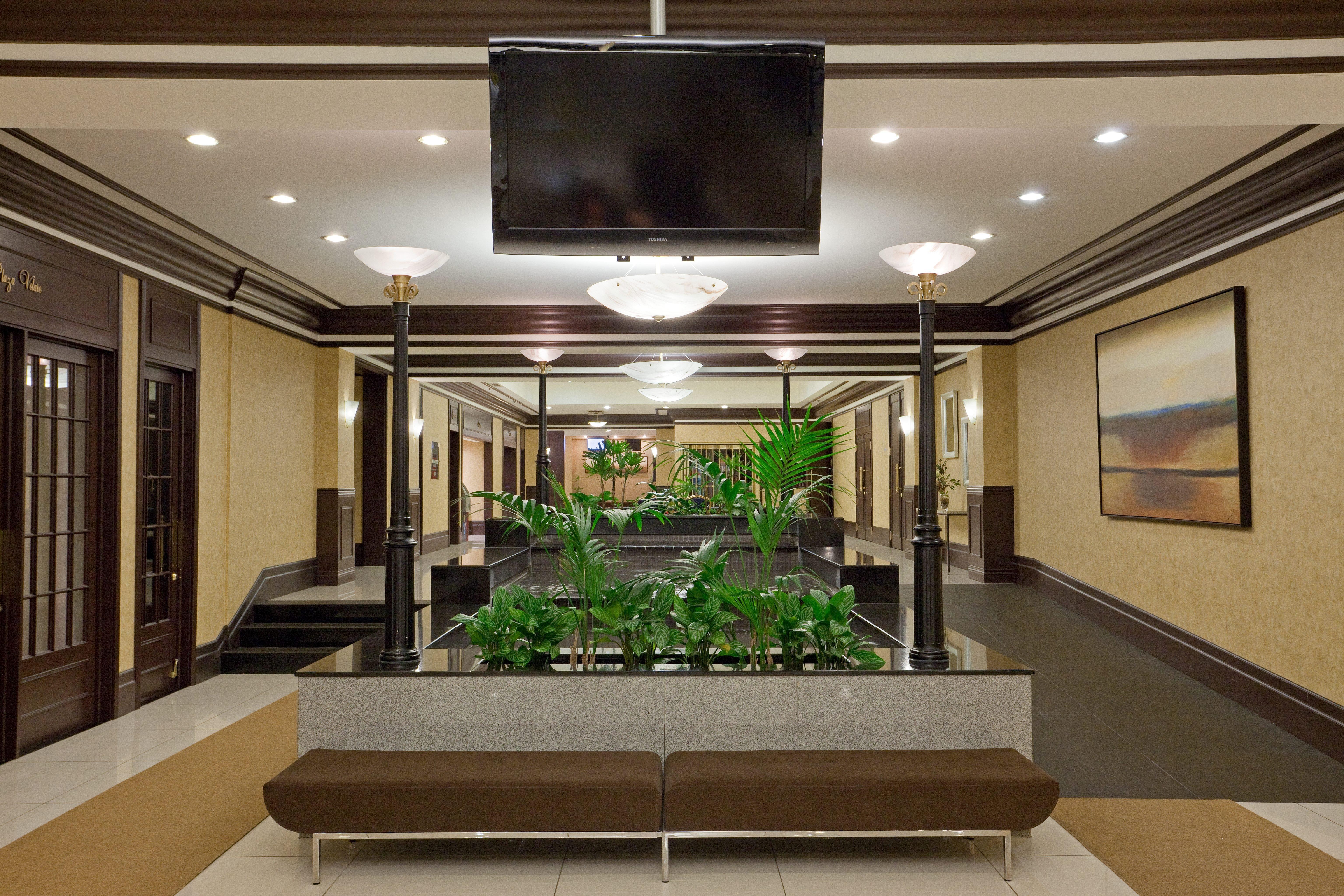 Armon Plaza Montreal Airpt, Trademark Collection By Wyndham Eksteriør billede