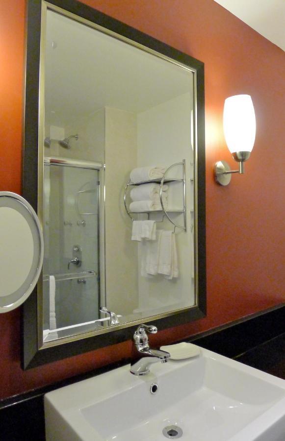 Armon Plaza Montreal Airpt, Trademark Collection By Wyndham Eksteriør billede