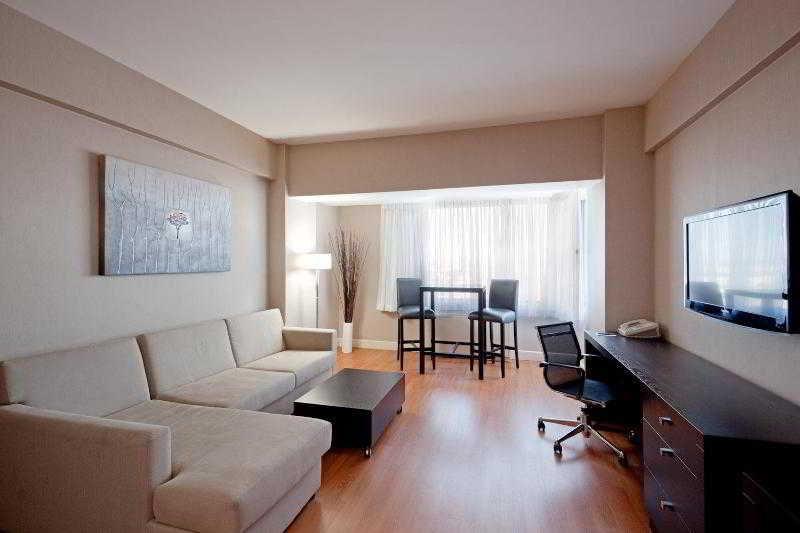 Armon Plaza Montreal Airpt, Trademark Collection By Wyndham Værelse billede